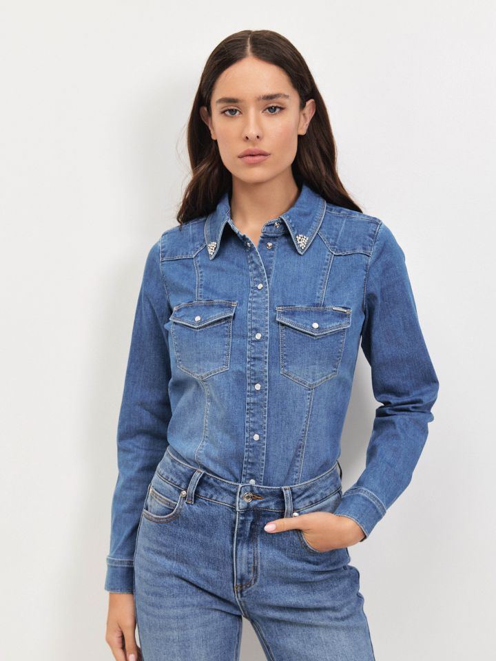 חולצה ג’ינס דמוי יהלומים בצווארון בצבע ג’ינס