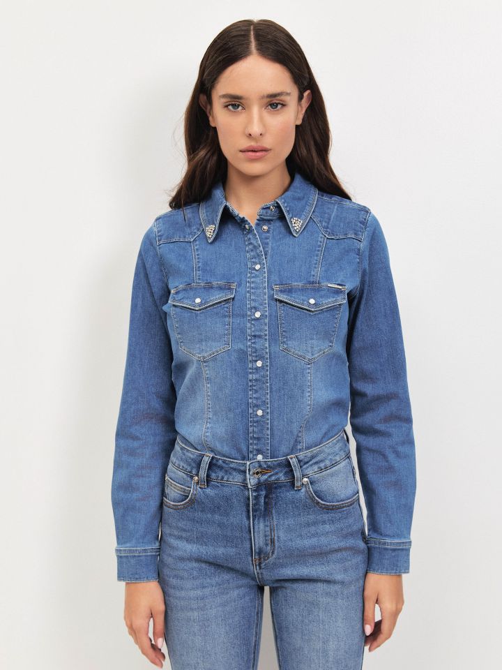 חולצה ג’ינס דמוי יהלומים בצווארון בצבע ג’ינס