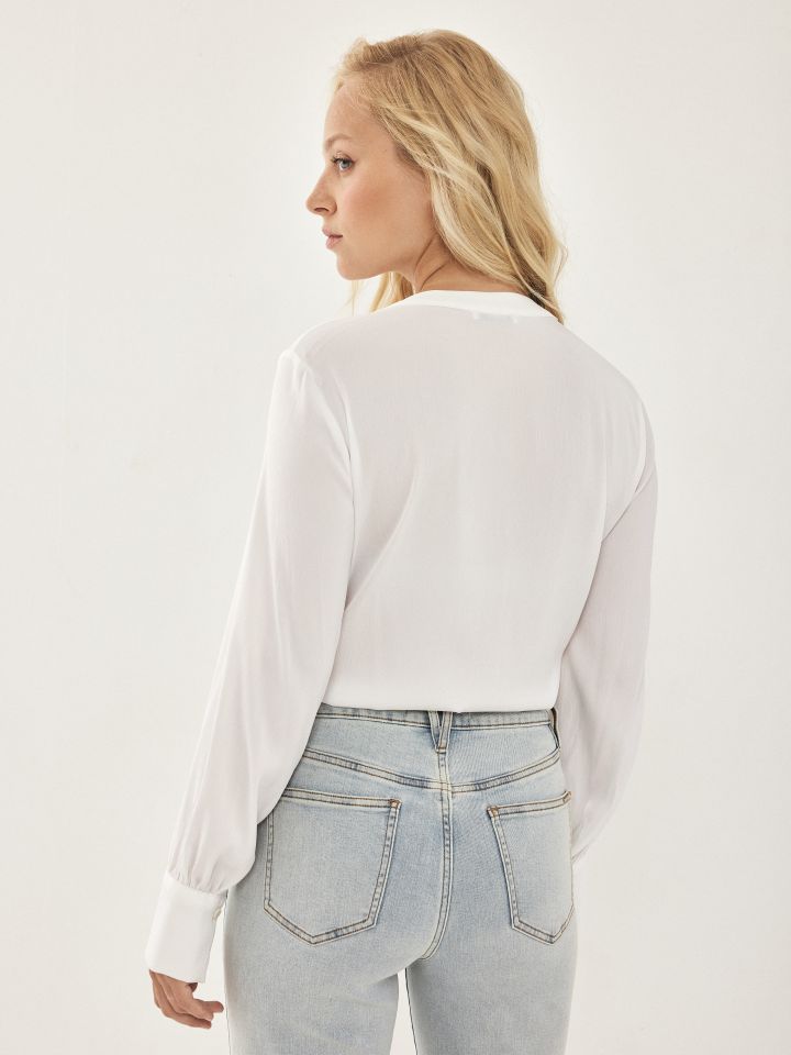 חולצה סטן שינה בצבע אופוויט