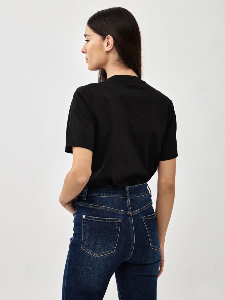 חולצה פאץ קרושה בצבע שחור