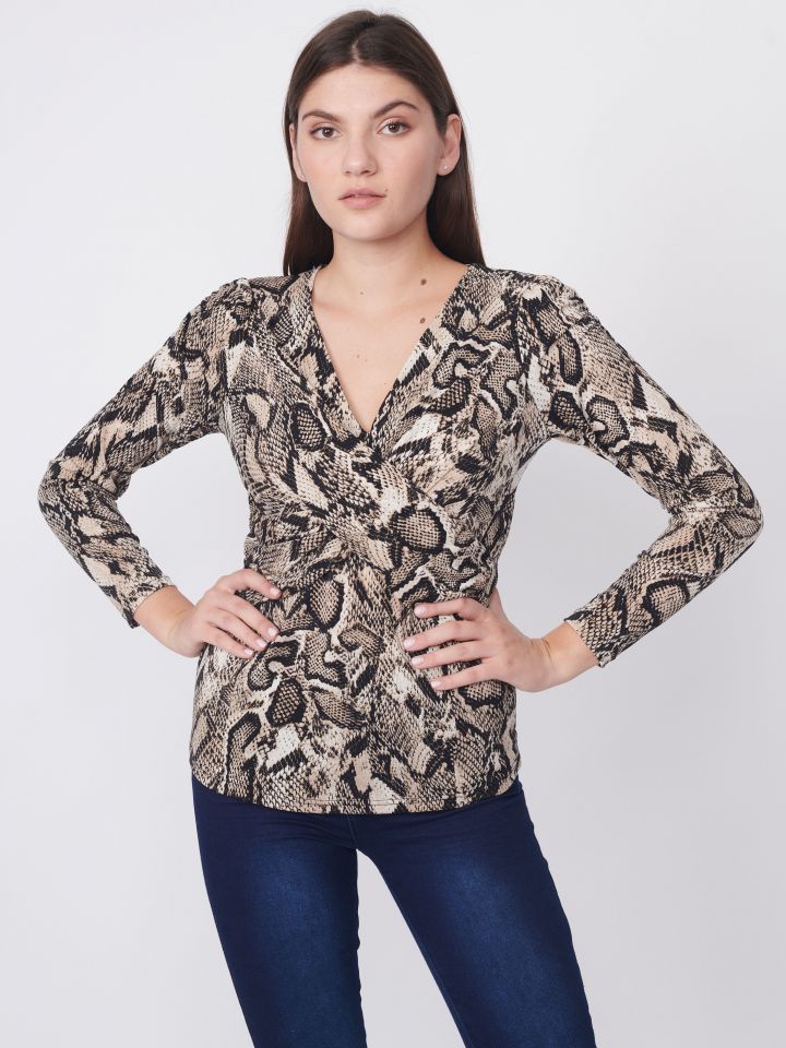 חולצה V דפוס נחש פרונט X בצבע נחש