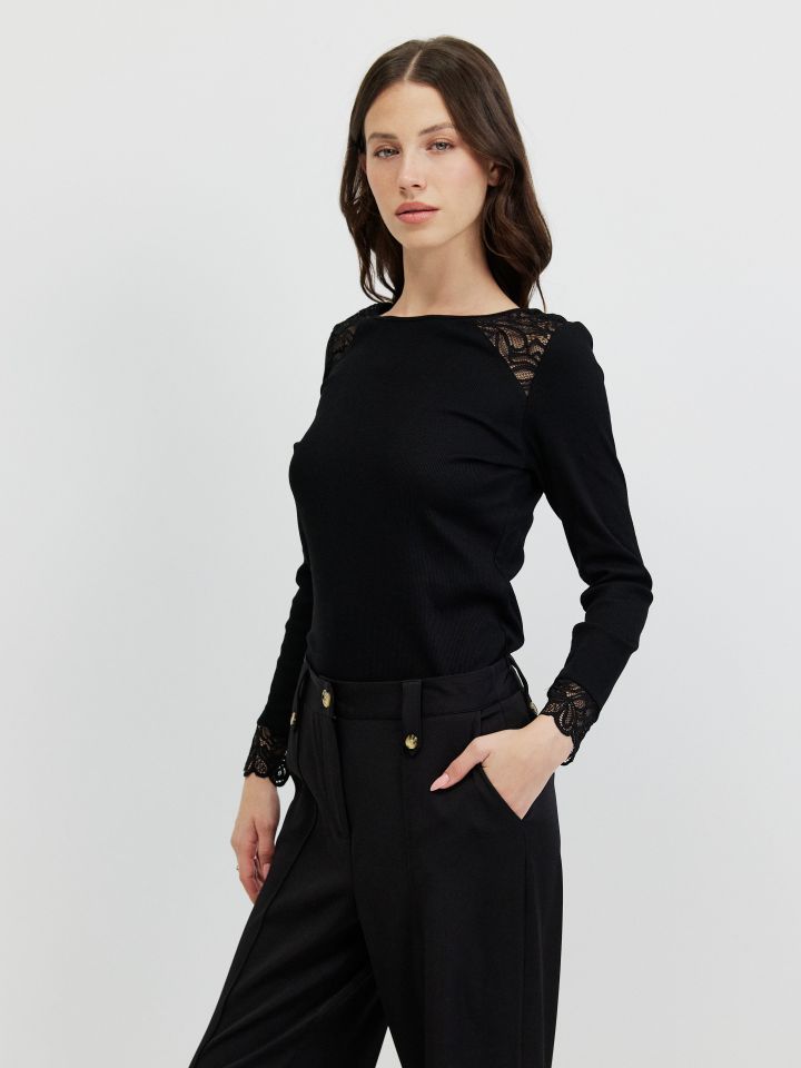 חולצה שילוב  תחרות בצבע שחור