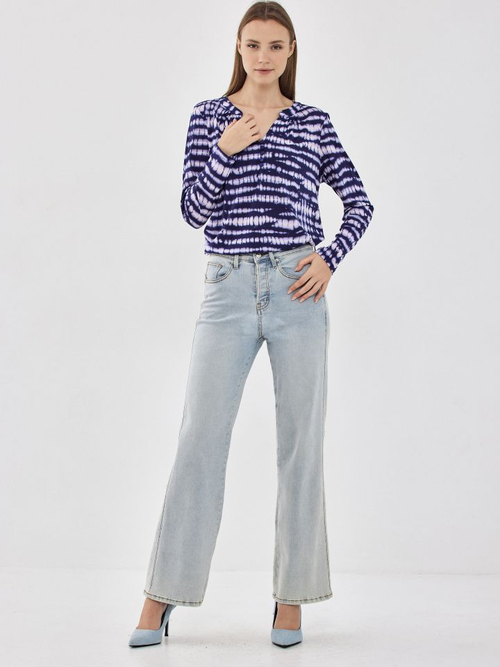 חולצה שינה  דפוס PROMO בצבע כחול/לבן