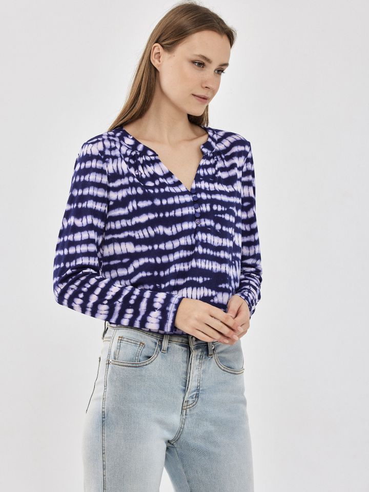 חולצה שינה  דפוס PROMO בצבע כחול/לבן