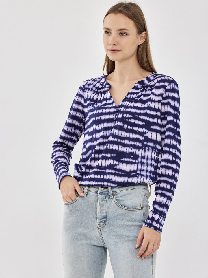 חולצה שינה  דפוס PROMO בצבע כחול/לבן