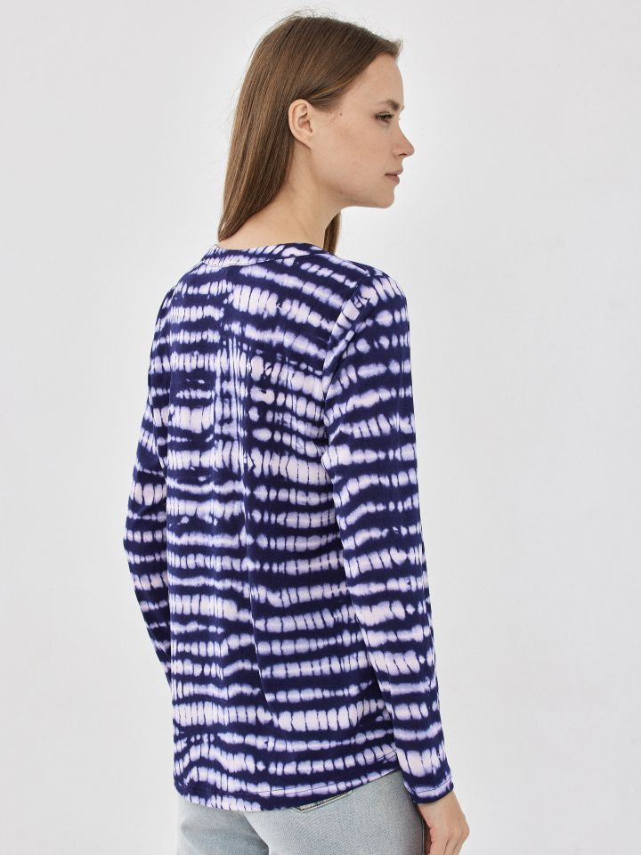 חולצה שינה  דפוס PROMO בצבע כחול/לבן