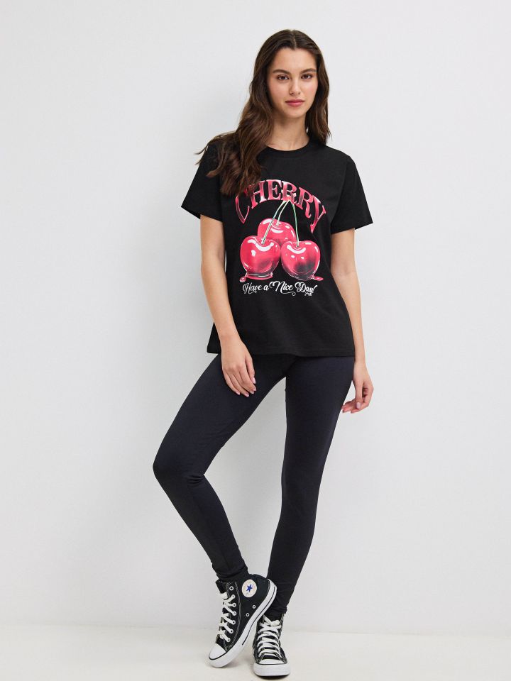 חולצה  CHERRY PROMO בצבע שחור