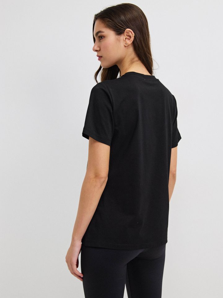 חולצה  CHERRY PROMO בצבע שחור