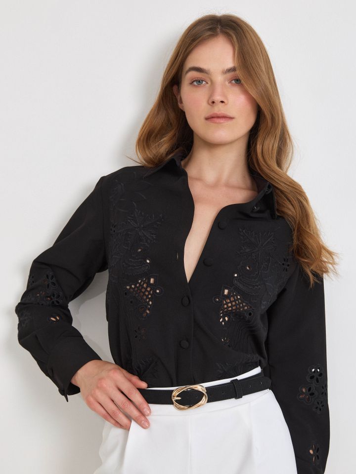 חולצה תחרה KONTENTO בצבע שחור