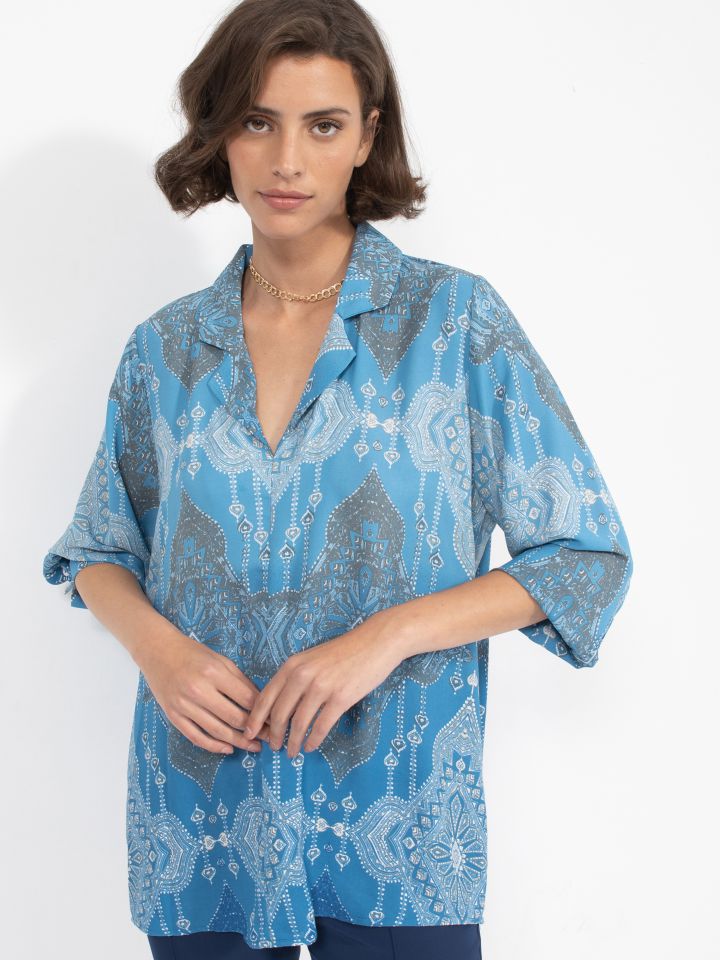 חולצה צוארון דפוס בצבע תכלת