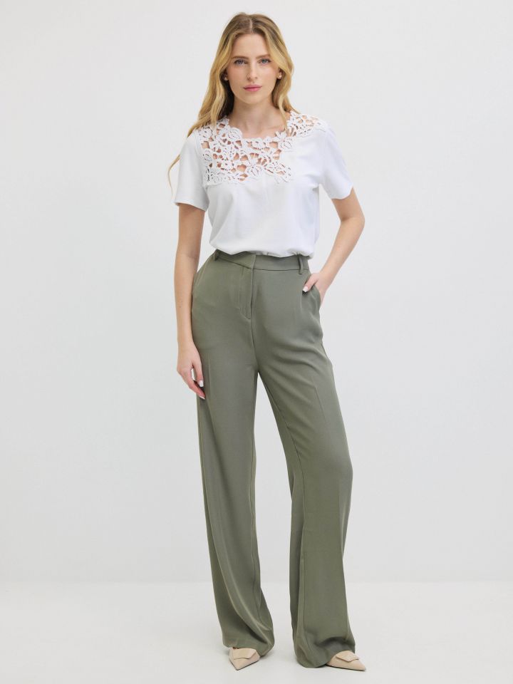 חולצה פתח קרושה בצבע לבן