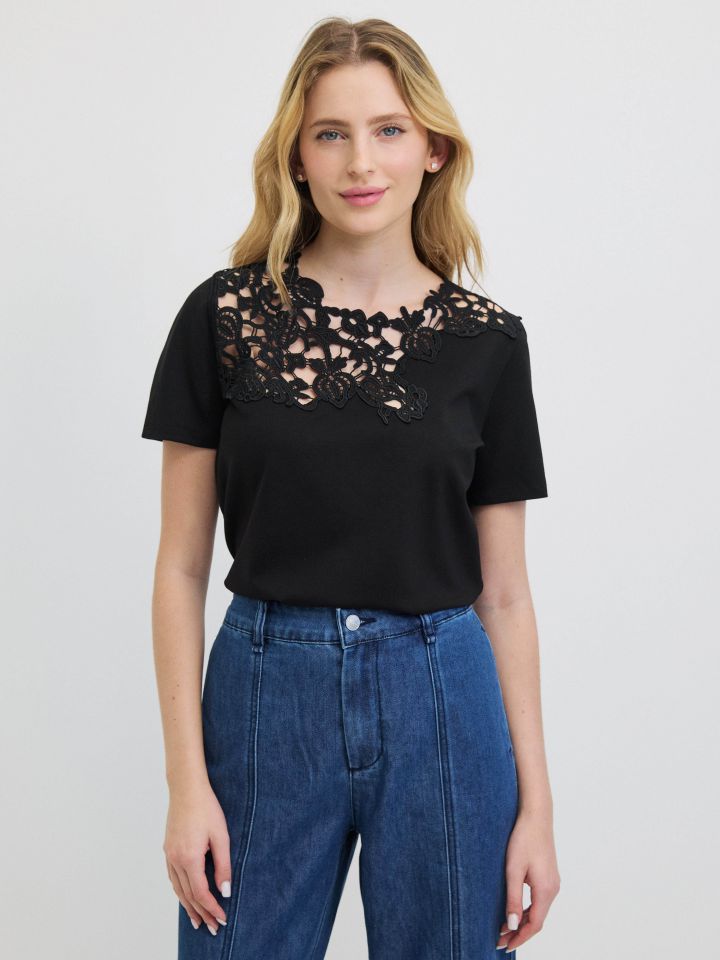 חולצה פתח קרושה בצבע שחור