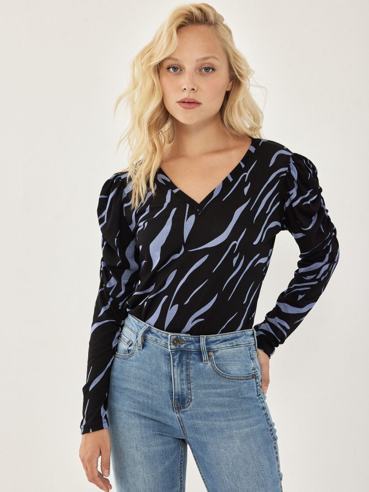 חולצה V כיווץ בשרוול דפוס PROMO בצבע תכלת