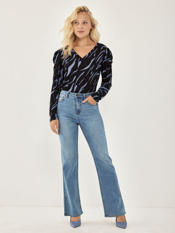 חולצה V כיווץ בשרוול דפוס PROMO בצבע תכלת