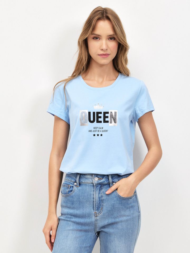 חולצה דפוס PROMO בצבע תכלת אורלי