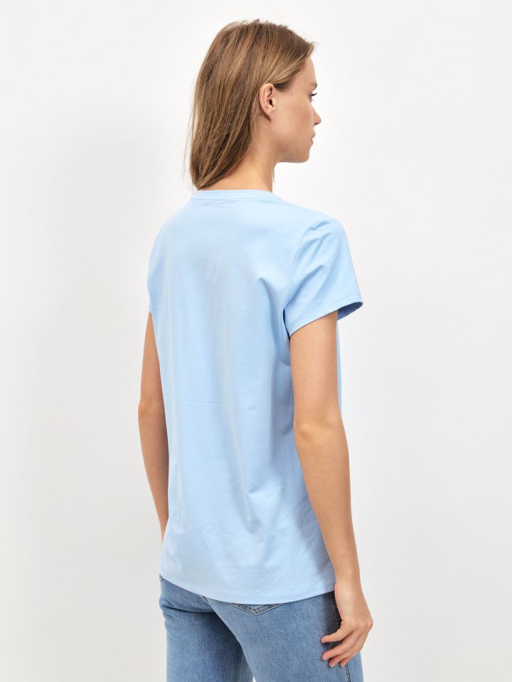 חולצה דפוס PROMO בצבע תכלת אורלי