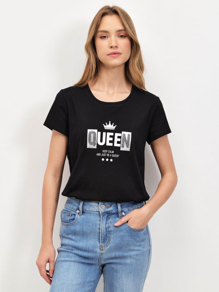 חולצה דפוס PROMO בצבע שחור