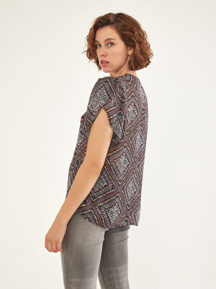 חולצה שיפון V שרוולי מעטפה בצבע שחור