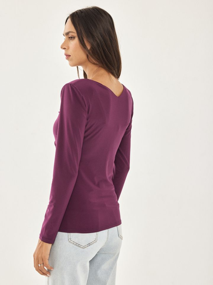 חולצה פתחים וכיווצים בצבע חציל