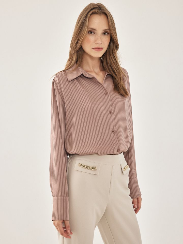 חולצה מכופתרת פסים שליצים בצבע חום בינוני