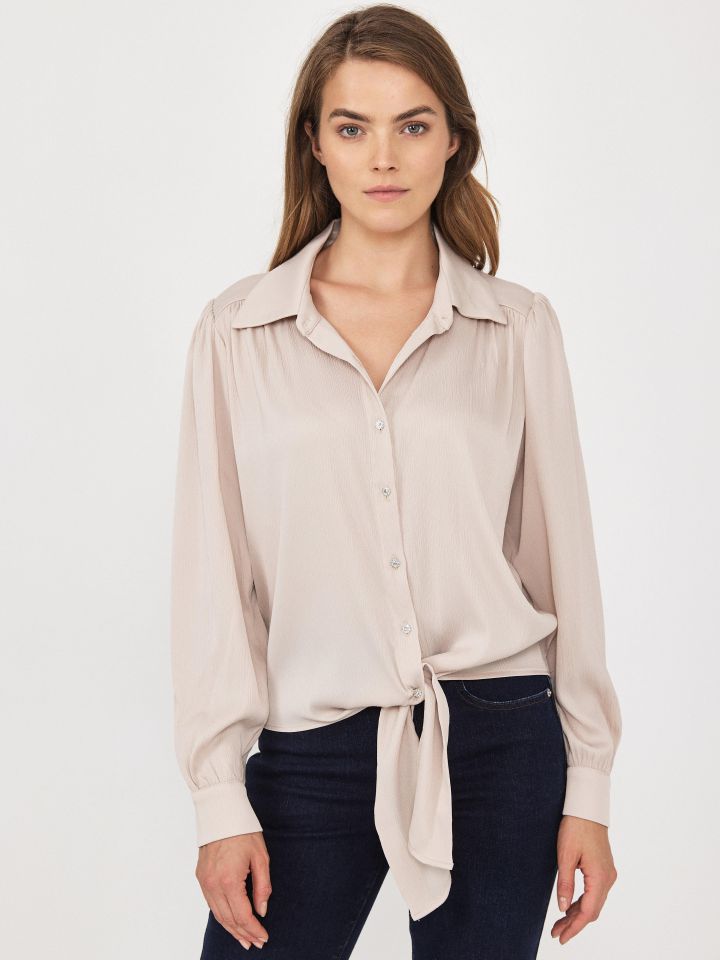 חולצה קשירה כפתורי יהלומים בצבע בייז’