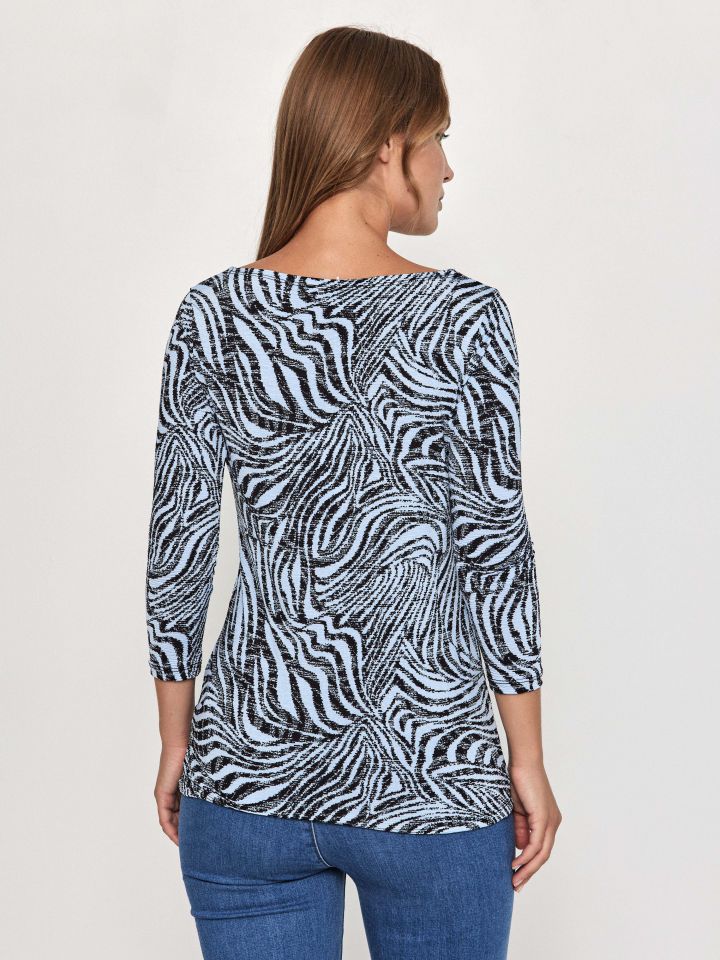 חולצה דפוס שרוול 3/4 PROMO בצבע שחור/תכלת