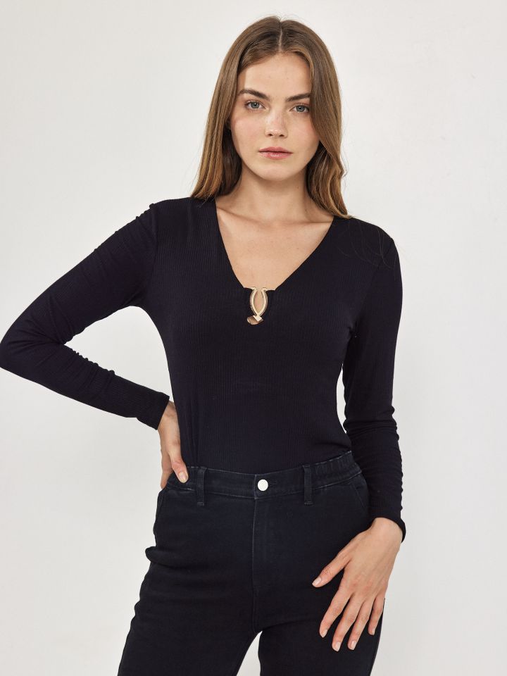 חולצה ריב פתח אבזם בצבע שחור