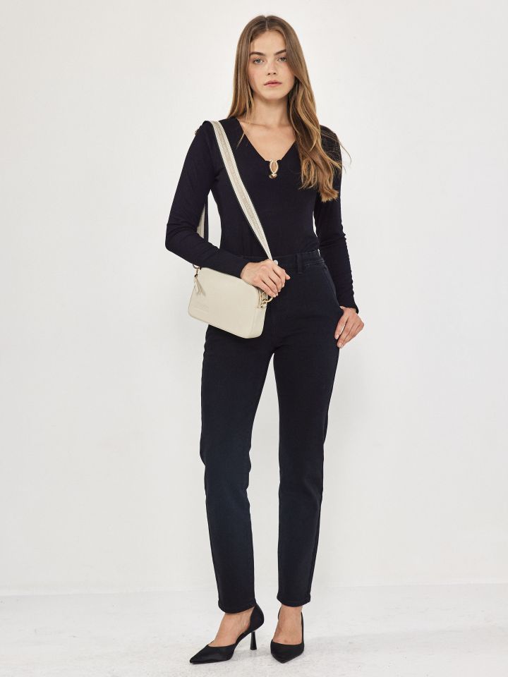 חולצה ריב פתח אבזם בצבע שחור