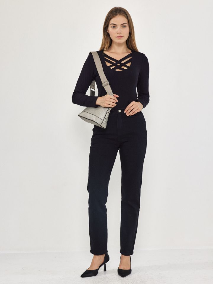 חולצה ריב פתח איקס PROMO בצבע שחור