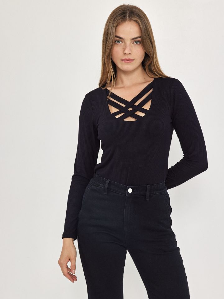 חולצה ריב פתח איקס PROMO בצבע שחור