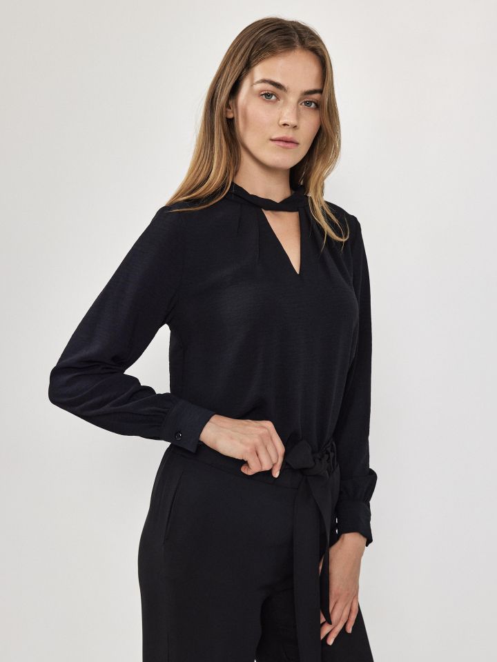 חולצה פתח מסוב PROMO INESSA בצבע שחור
