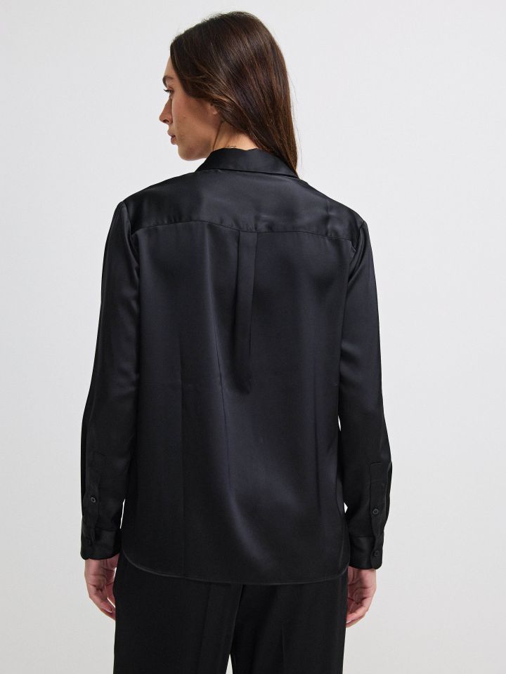 חולצה סטן PROMO בצבע שחור