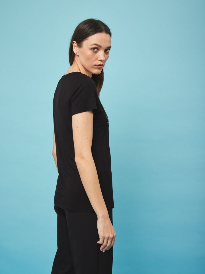 חולצה VOUGE PROMO בצבע שחור