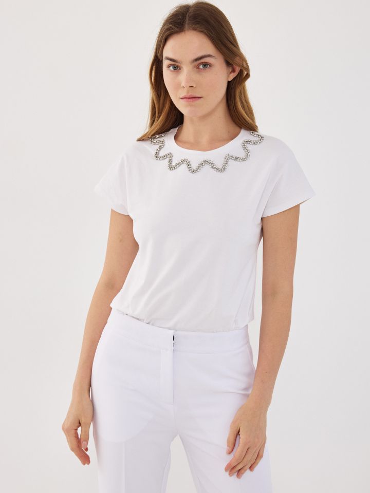 חולצה גלים יהלומים בצבע לבן