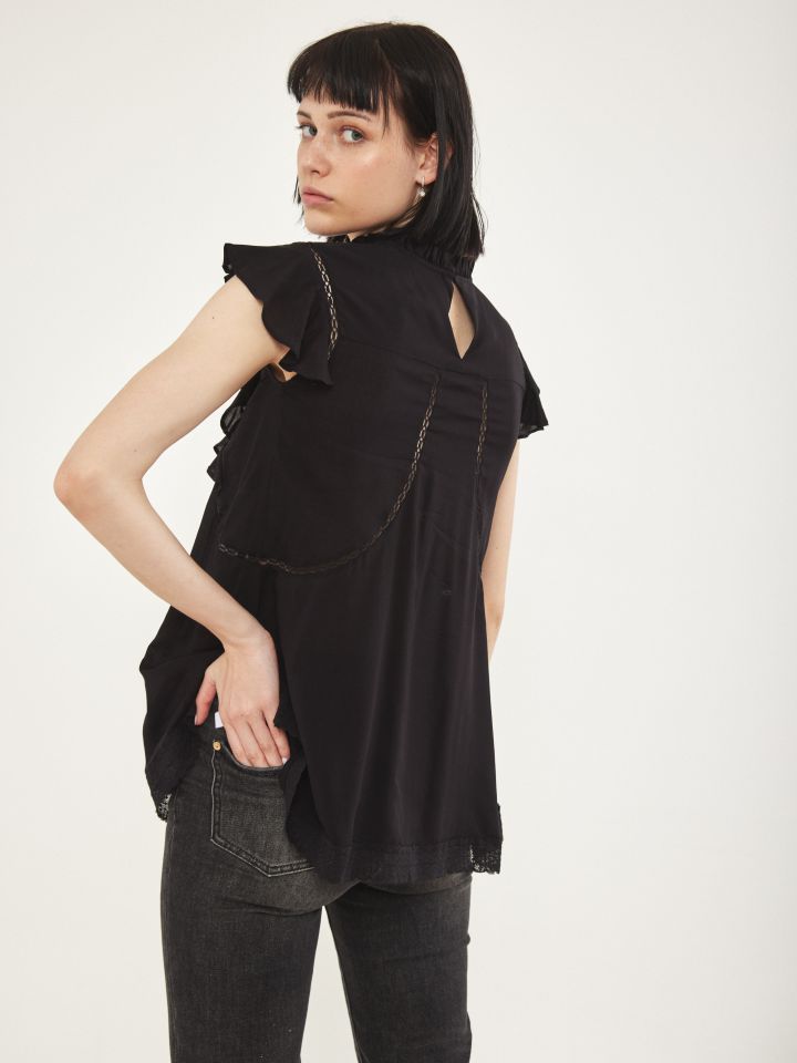 חולצה שילוב תחרות בצבע שחור