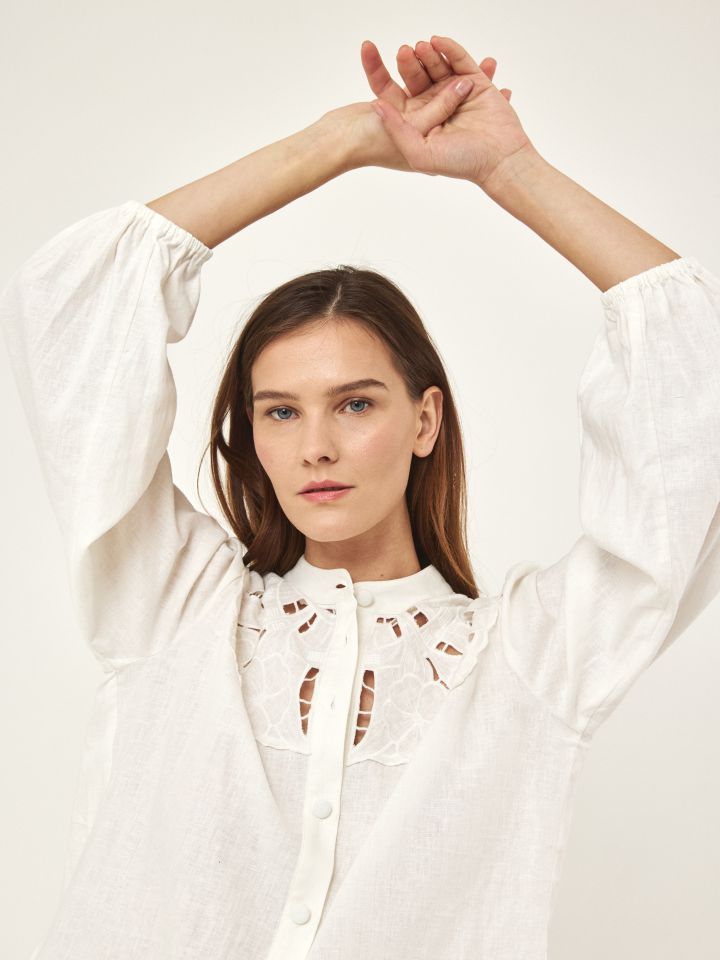 חולצה פישתן שילוב קרושה בצבע אופוויט