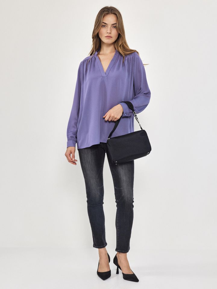 חולצה V צוארון סיני בצבע סגול