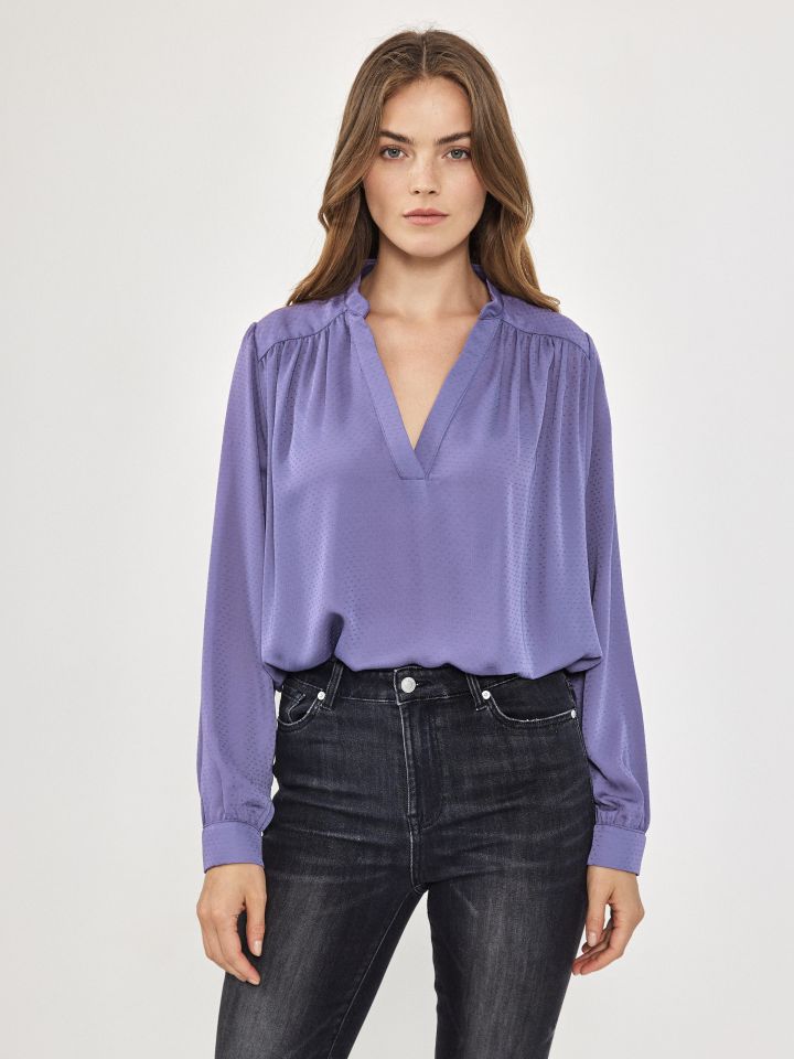 חולצה V צוארון סיני בצבע סגול