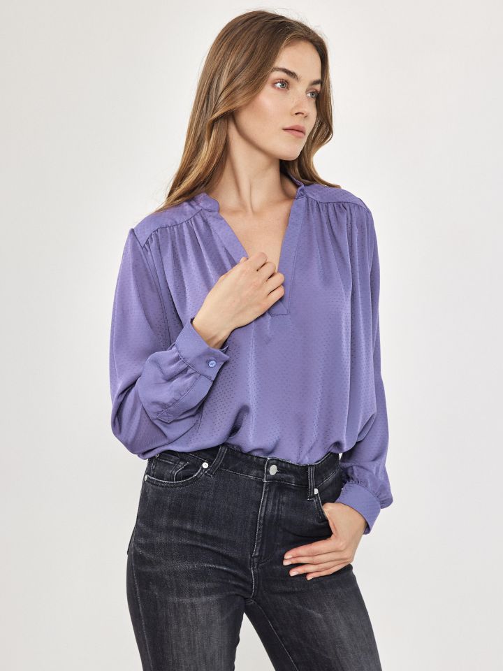 חולצה V צוארון סיני בצבע סגול