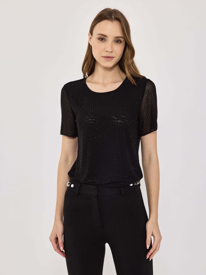 חולצה דמוי יהלומים בצבע שחור
