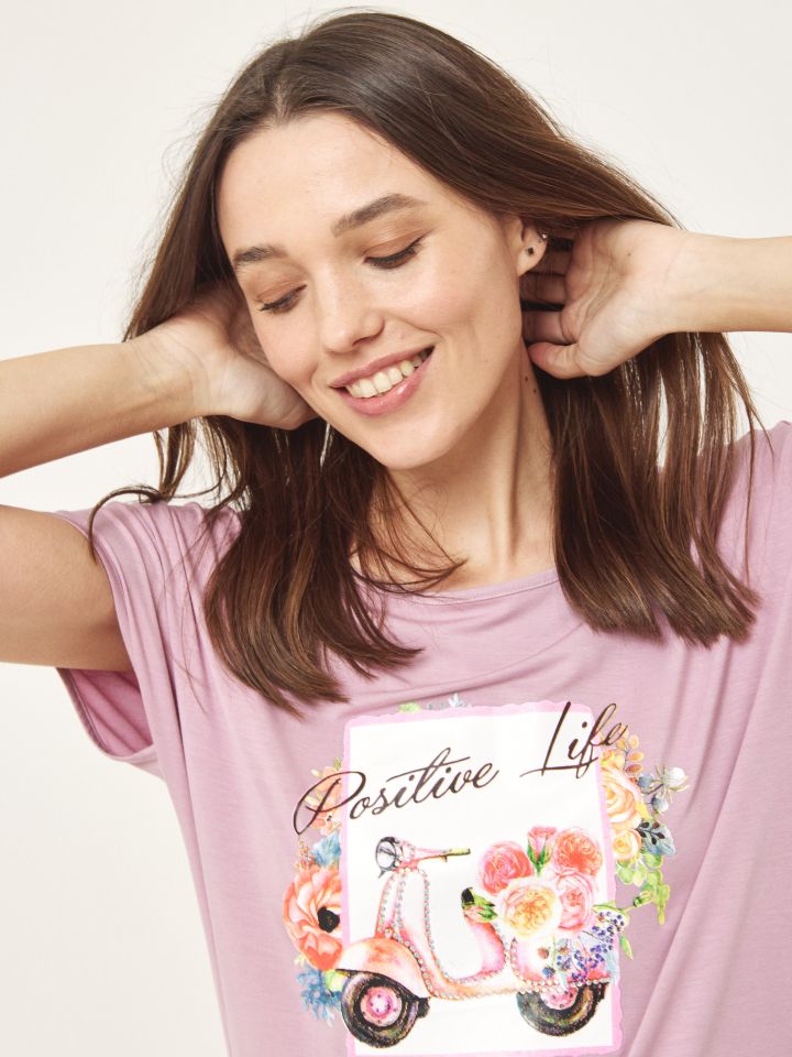 חולצה דפוס פרחים PROMO בצבע לילך