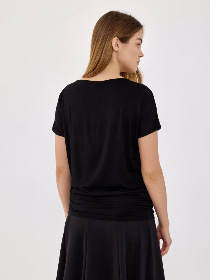 חולצה LOVE שילוב פנינים PROMO בצבע שחור