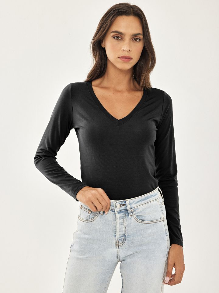 חולצה V חלקה PROMO בצבע שחור