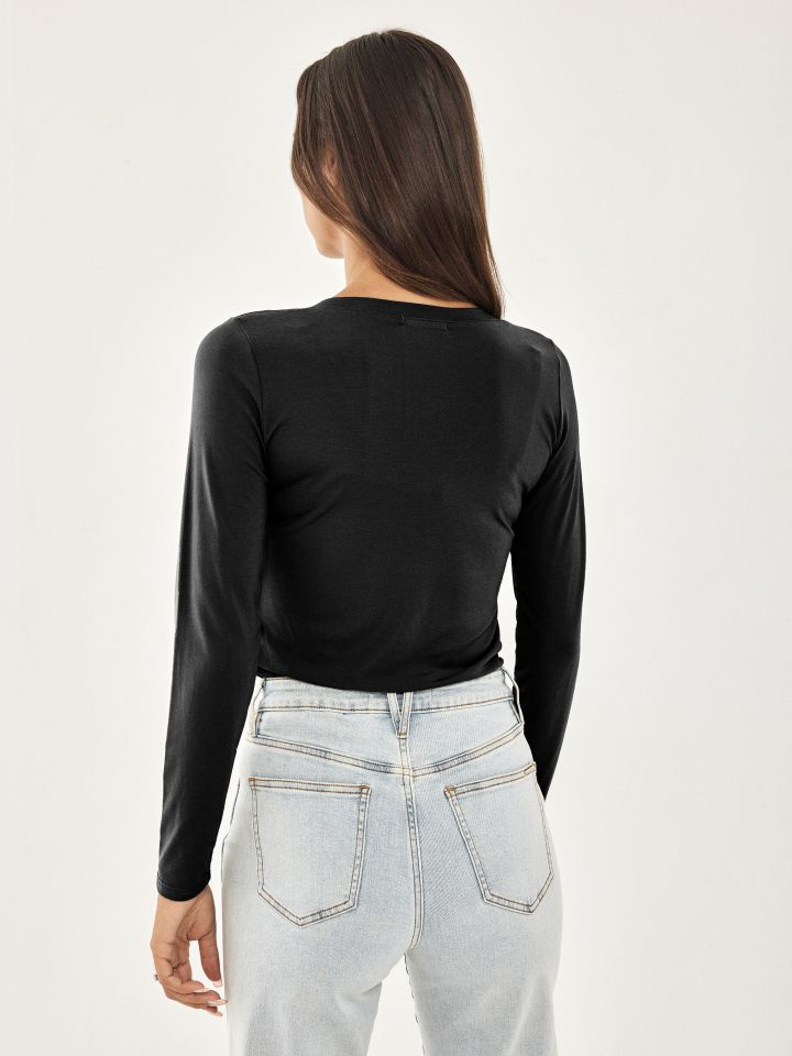 חולצה V חלקה PROMO בצבע שחור