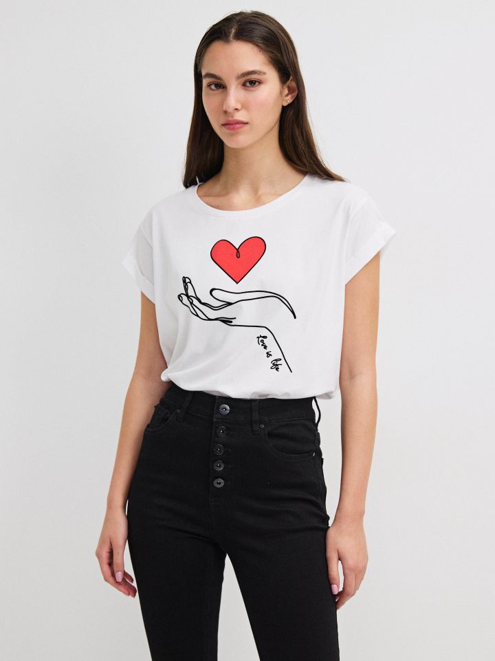 חולצה RED HEART PROMO בצבע לבן