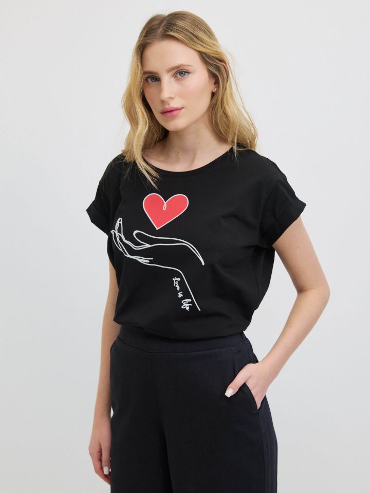 חולצה RED HEART PROMO בצבע שחור