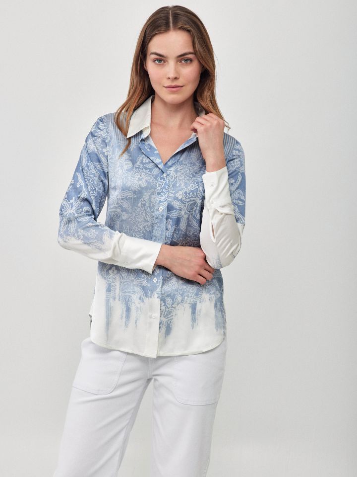 חולצה סטן מכופתרת פרחים בצבע תכלת אורלי