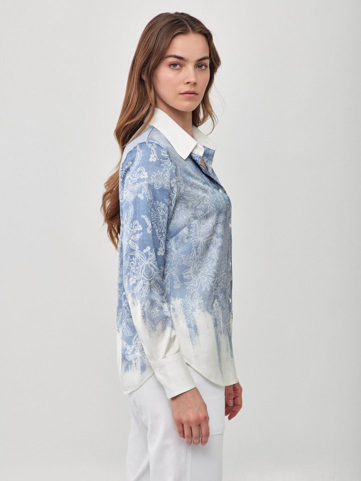 חולצה סטן מכופתרת פרחים בצבע תכלת אורלי