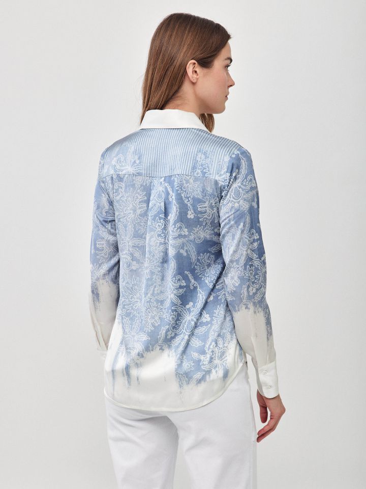 חולצה סטן מכופתרת פרחים בצבע תכלת אורלי