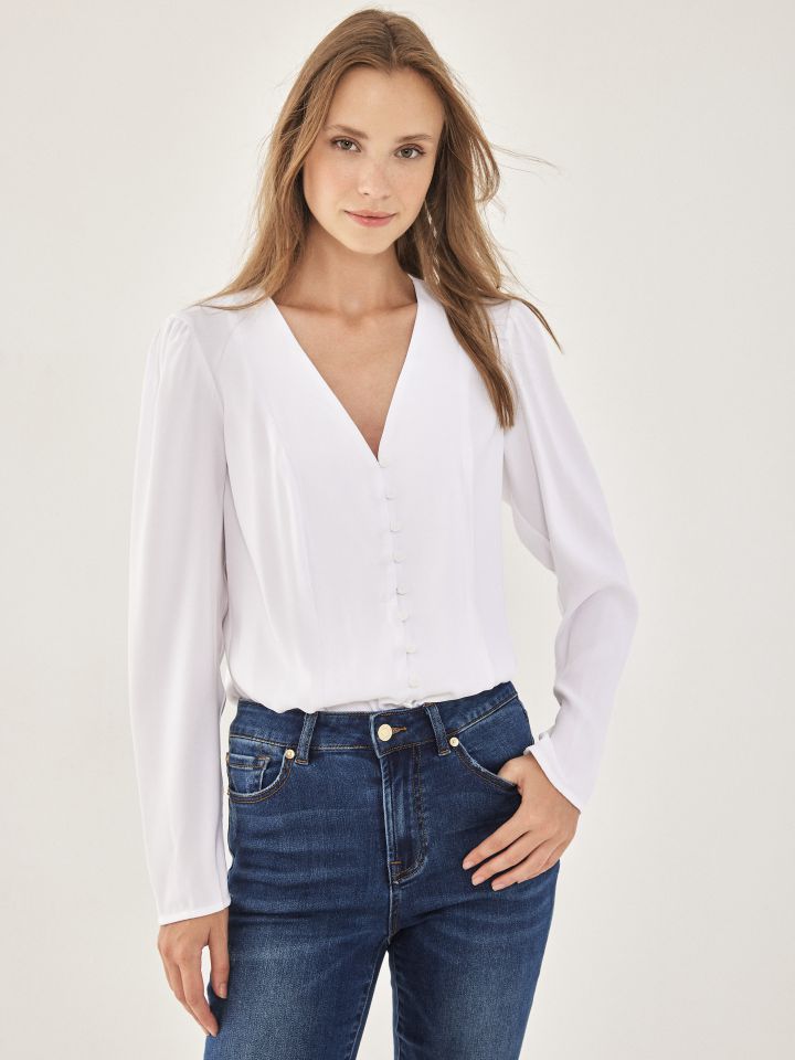 חולצה V כפתורים SHIRA בצבע לבן